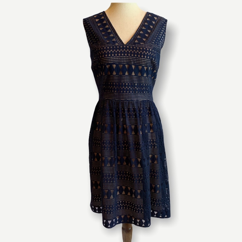 BCBGMAXAZRIA Sz 12 Navy Blue Lace V-Neck Dress